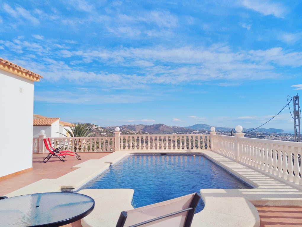 Villa en venda amb 4 dormitoris i una piscina a Calp, amb vistes al mar. - 4