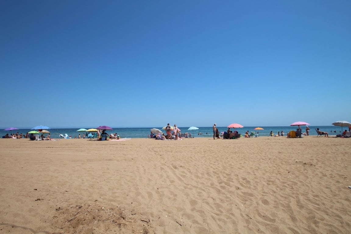 Apartamento en venta en Denia, Primera Línea Playa con vistas al mar, 2 dormitorios. - 2