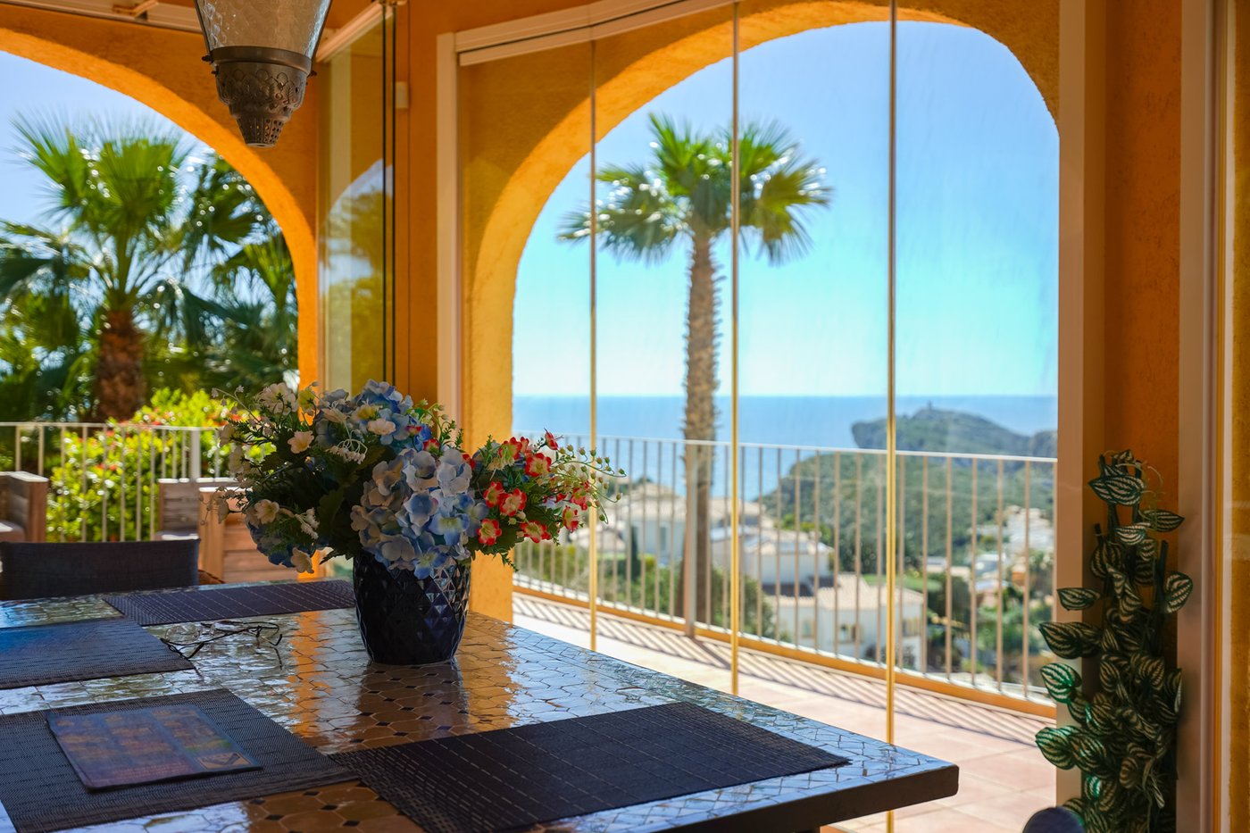 Traditional Villa with Guest Apartment and Panoramic Sea Views in Cumbre del Sol