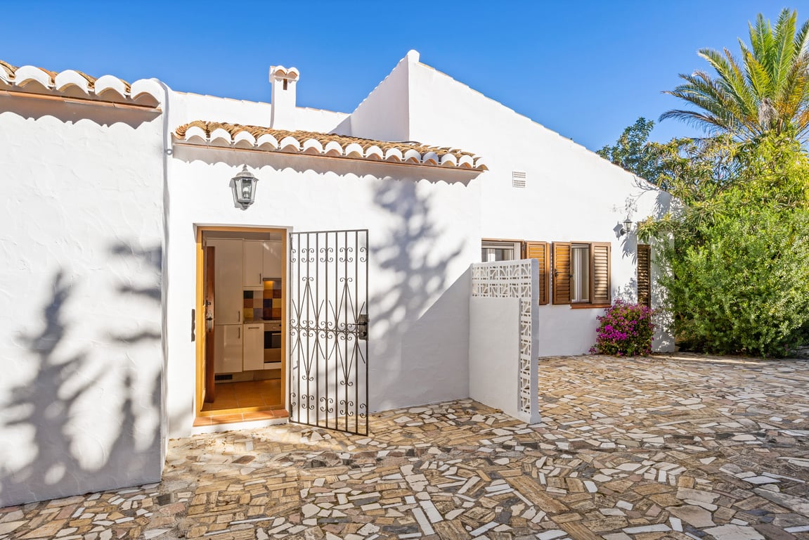4-bed Villa in Jávea photo 12