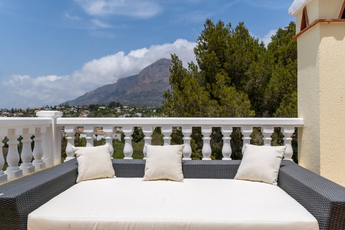 Villa con vistas abiertas en zona tranquila próxima al centro del pueblo de Jávea - 38