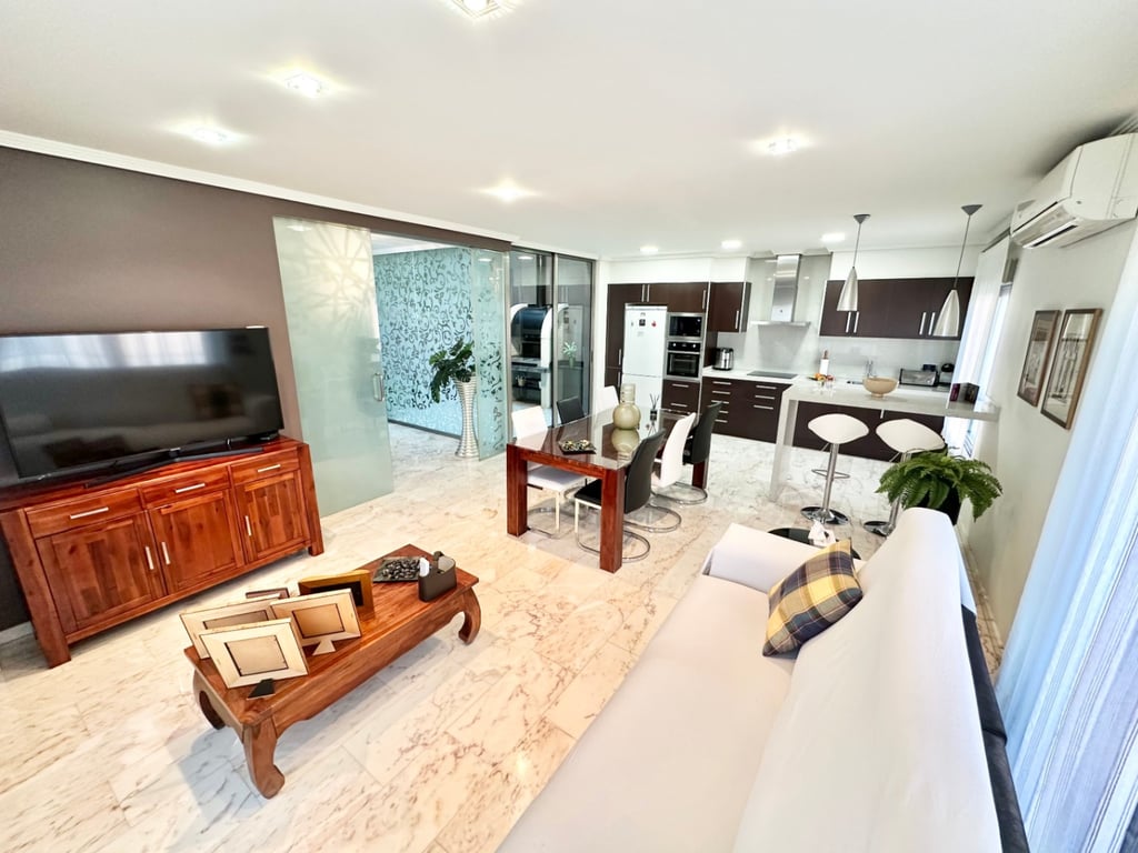 Espai, Llum i Disseny en una Casa Única a Pego - 3