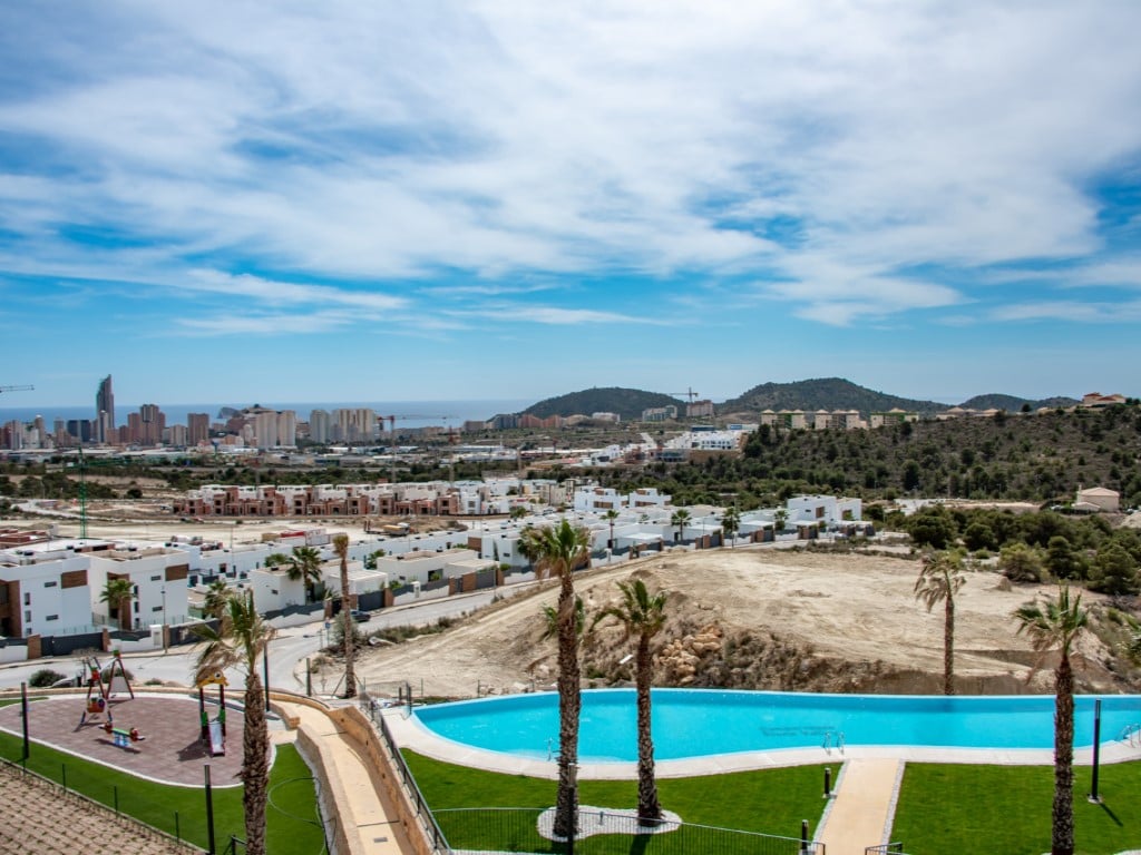 Two-bedroom penthouse with sea views in Finestrat