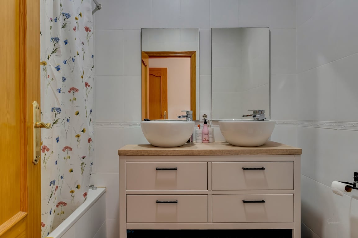 Adosado con una gran terraza con orientación Sur y piscina - 19