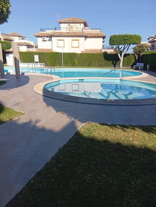 Rijwoning met 2 slaapkamers in Orihuela Costa — foto 1