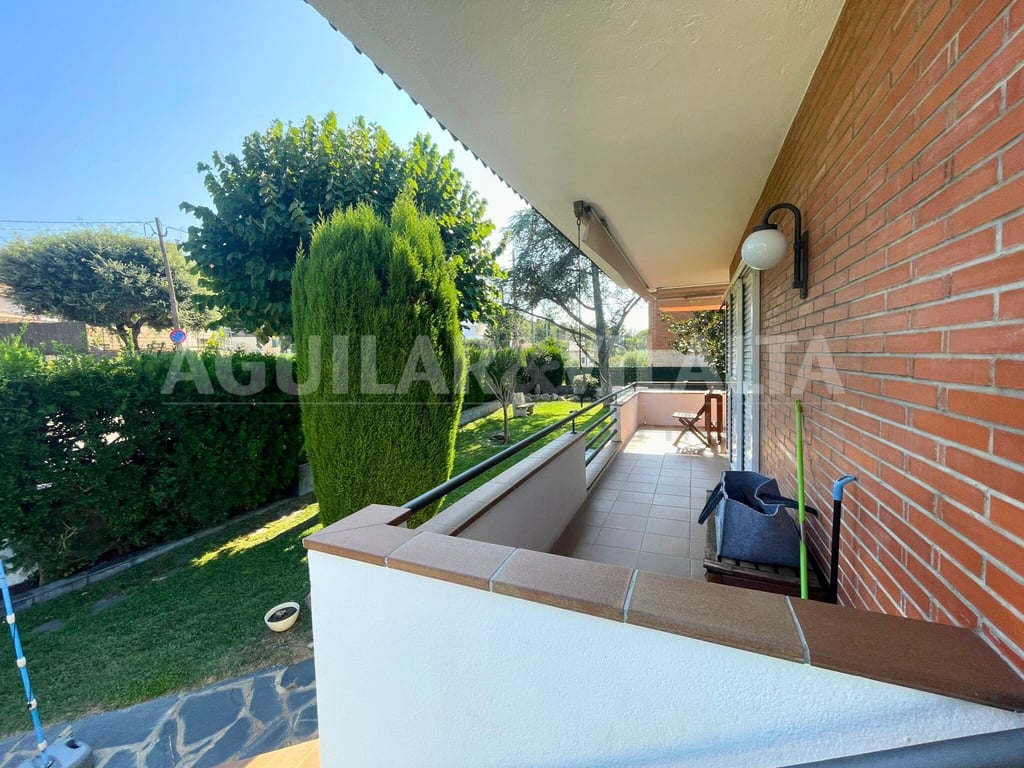 para dos familias con piscina - 12