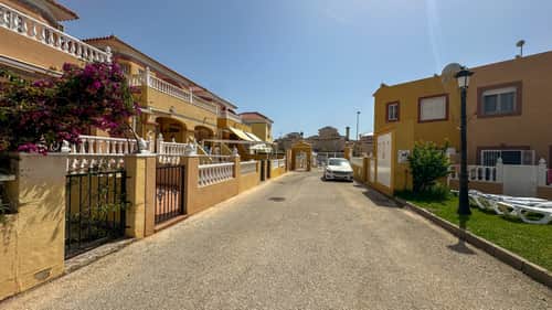 Volledig gerenoveerde geschakelde woning op het zuiden in Cabo Roig — foto 36