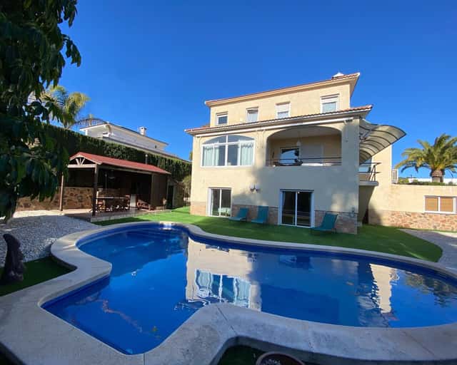 5-bed villa with pool in Benidorm, 395m²