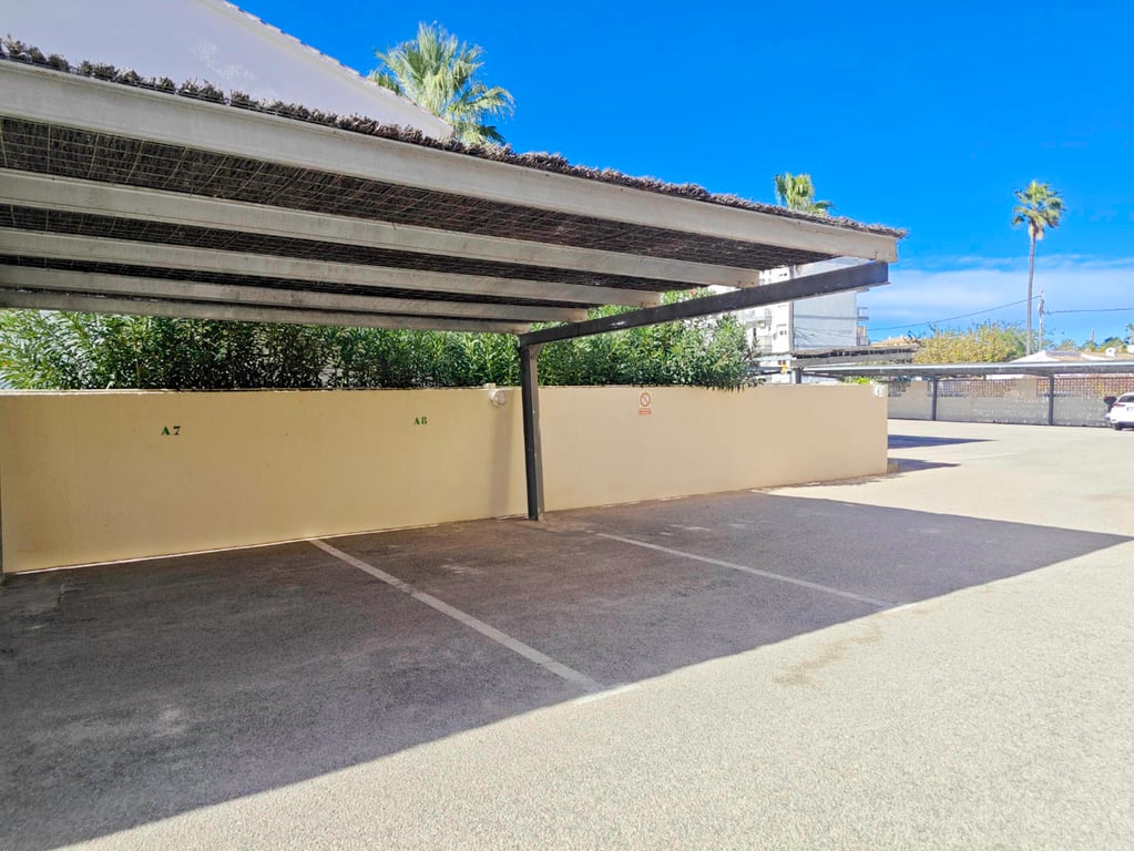 Apartamento 2 dormitorios con piscina al lado del mar, zona Las Brisas - 23