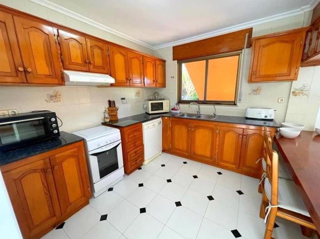 Dénia. Chalet amplio con vistas al mar en venta - 14