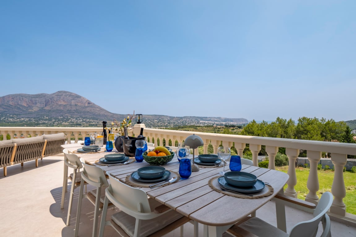 Villa recientemente reformada con impresionante vistas panorámicas de Jávea - 9