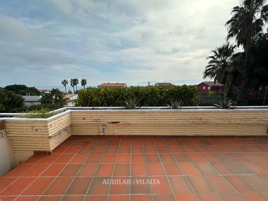 Exclusive villa in Can Teixidó with sea views - 7