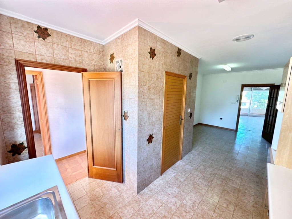 Oportunitat: Edifici amb Jardí de 180 m² i Terrassa amb Vistes al Mar - 13