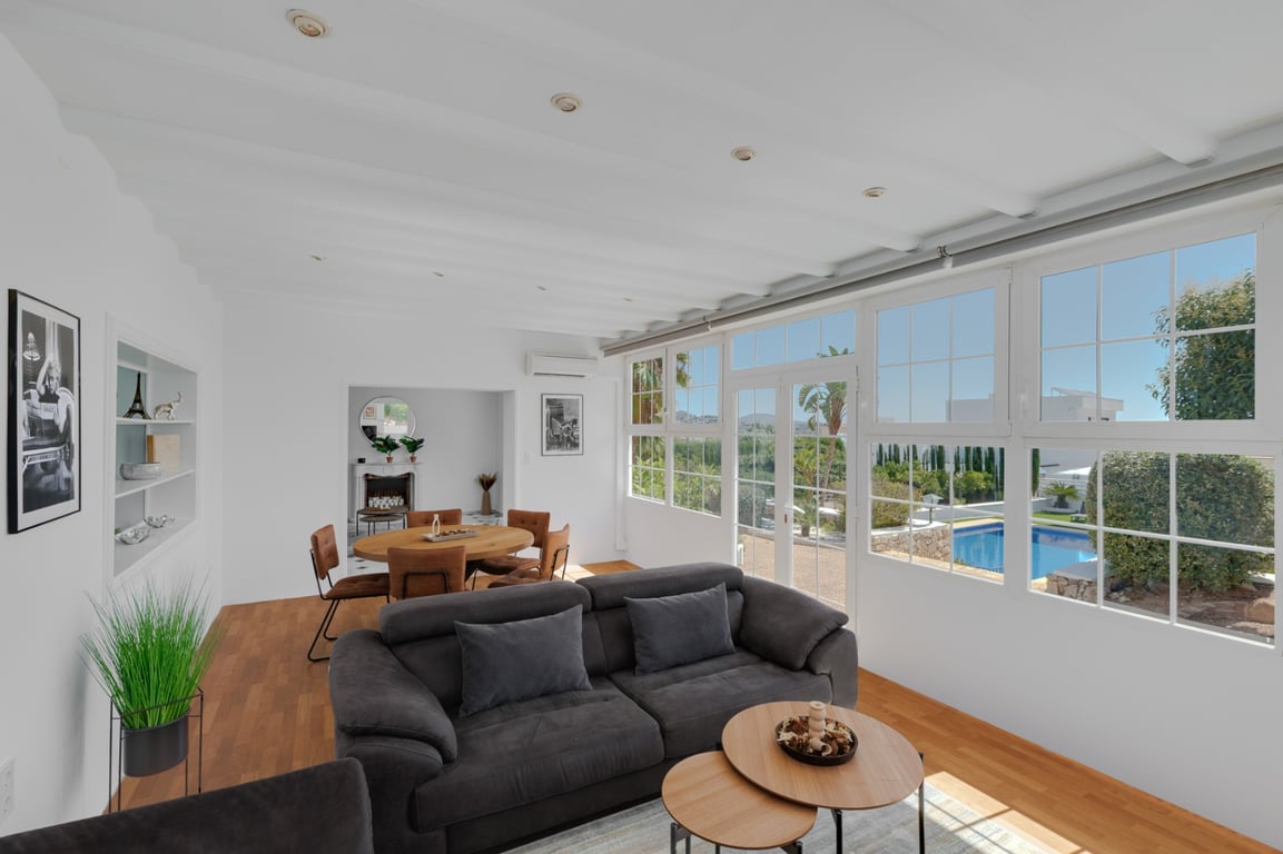 Propietat Rara a Calpe: Vila de Luxe Renovada + Casa per a Convidats en un Immens Terreny de 2,100 m²! - 12