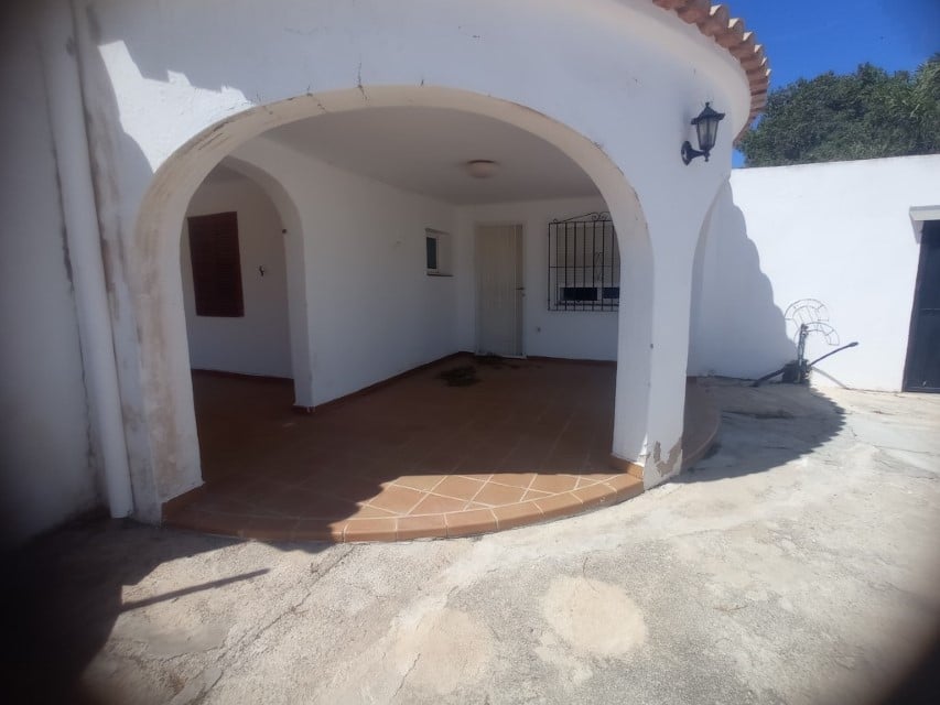 Chalet en venta en las marinas con amplia parcela y piscina - 4