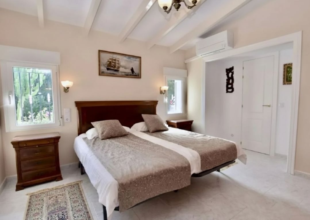 VILLA PRESTIGIOSA EN JÁVEA: VISTAS AL MAR, APARTAMENTO PRIVADO, ENERGÍA SOLAR Y LUJO DE SPA - 6