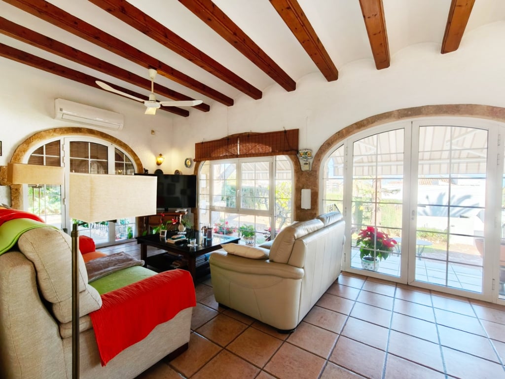 Villa en venta en el corazón del casco antiguo de Jávea con vistas al mar y parcela privada - 20