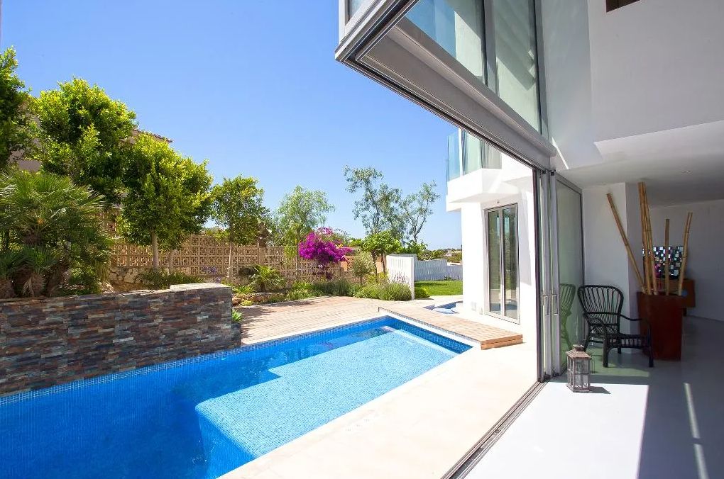 Lujosa Villa moderna en primera línea con impresionantes vistas al mar - 9