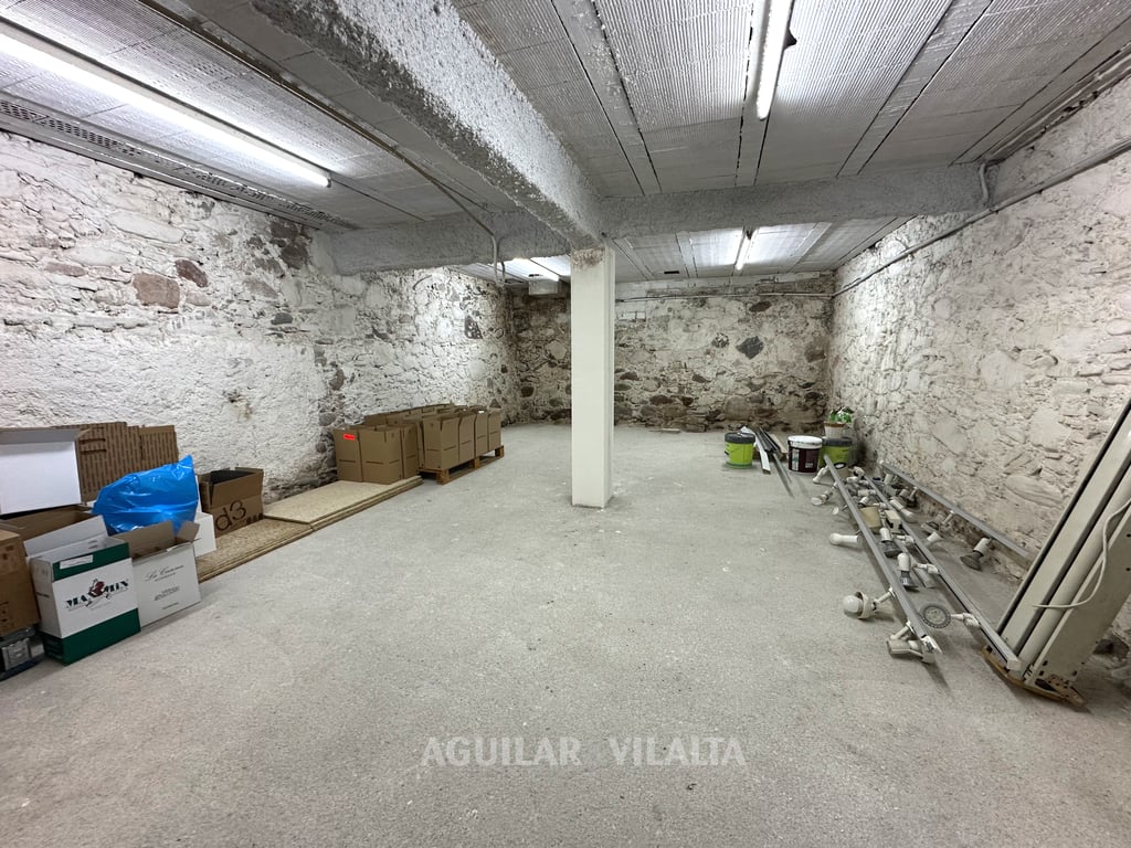 Bodega con degustación en traspaso en el centro - 16