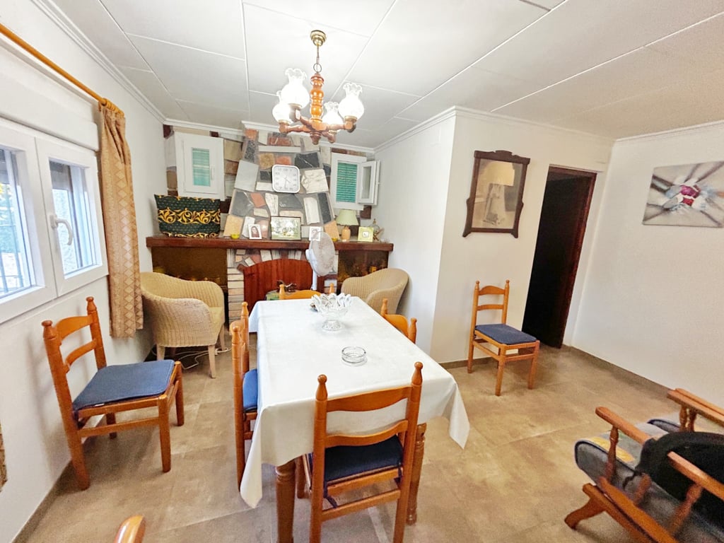 Chalet de campo a la venta en Pedreguer con piscina y jardín - 4 hab - 11