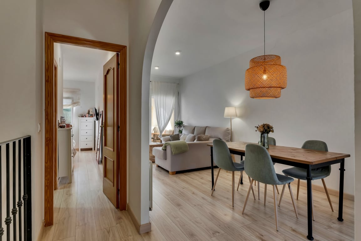 Adosado con una gran terraza con orientación Sur y piscina - 5