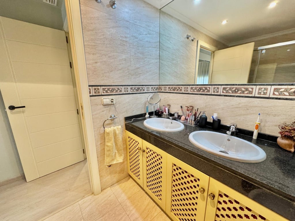 VENTA APARTAMENTO 3 DORMITORIOS - 25