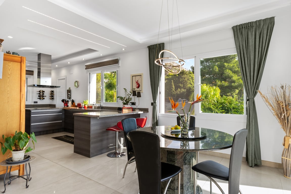 5-bed Villa in Jávea photo 11