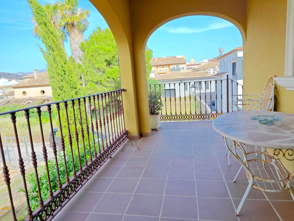Villa de 270 m2 con piscina en venta en Pedreguer, zona residencial a un paso del centro - 3
