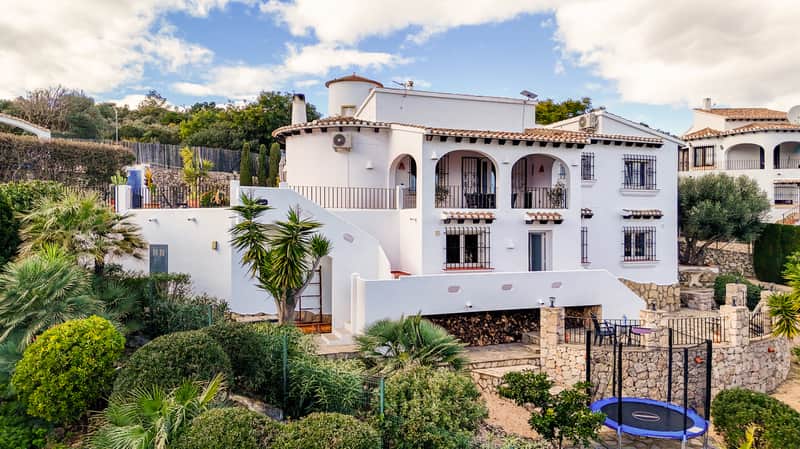 Instapklare villa met panoramisch zeezicht in Monte Pego