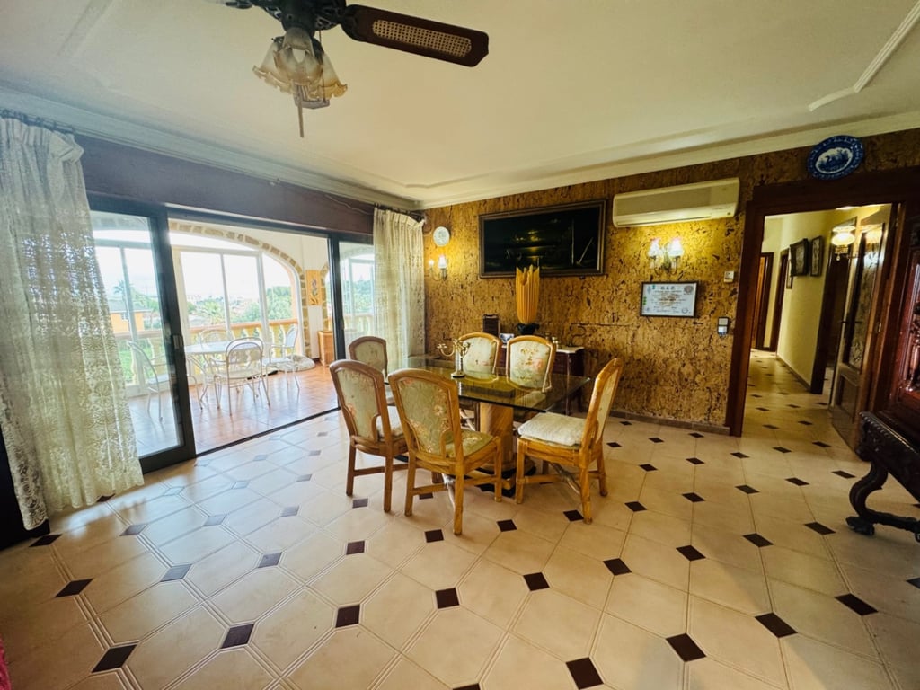 Dénia. Chalet amplio con vistas al mar en venta - 36