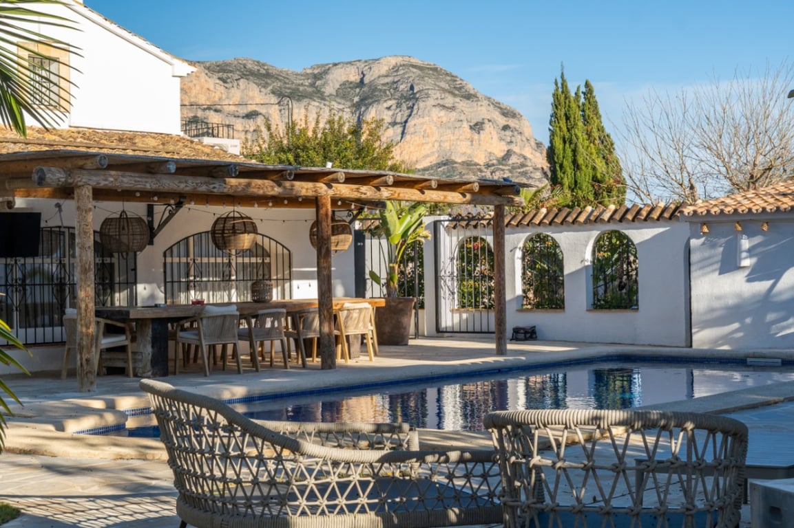 Exclusiva finca completamente reformada con gran parcela de 11.367 m2 - 43