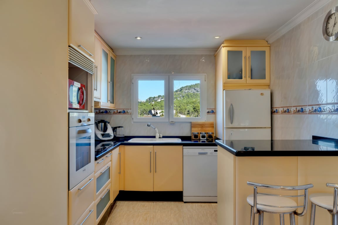 Villa en una excepcional zona tranquila, con vistas abiertas y gran potencial - 21