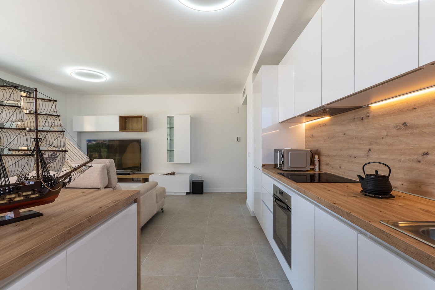Apartamento planta baja nuevo con jardín privado — 3 dormitorios