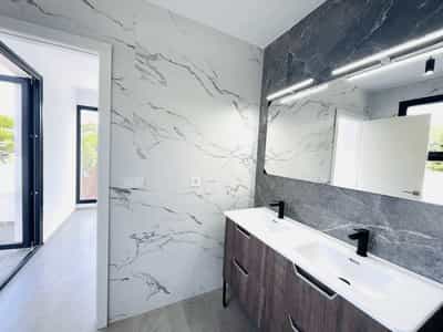 Property R4672102