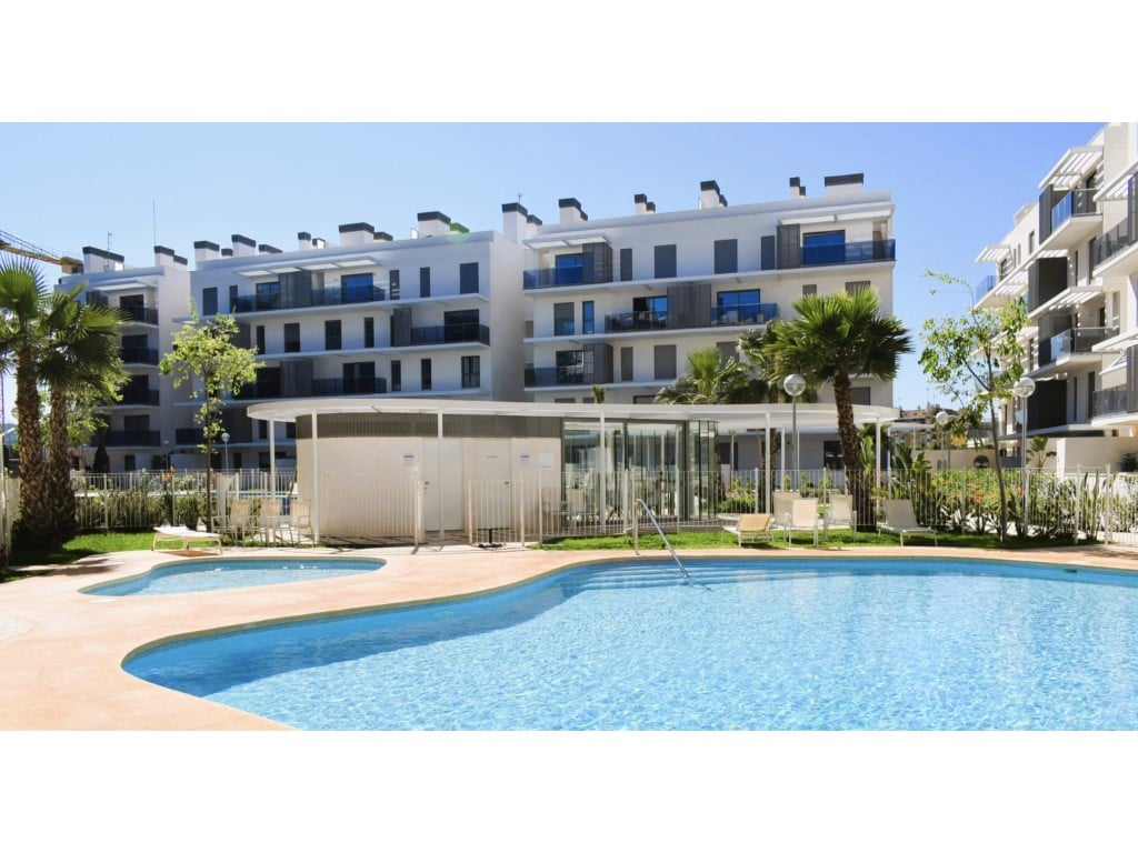 Modern 1-4 bedroom apartments with pool and gym in Denia