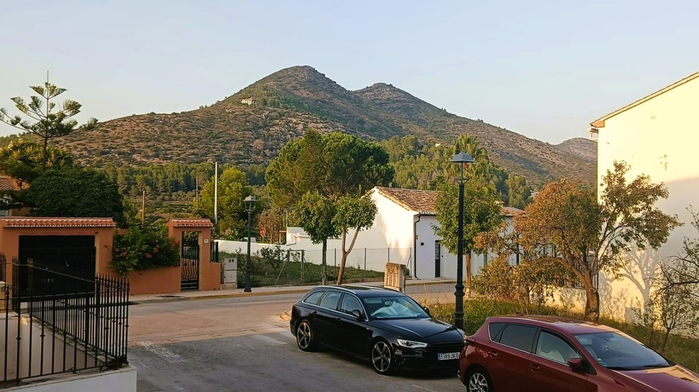 Casa semi adosada con encanto, garaje privado y amplia terraza en pleno corazón de Alcalalí - 25