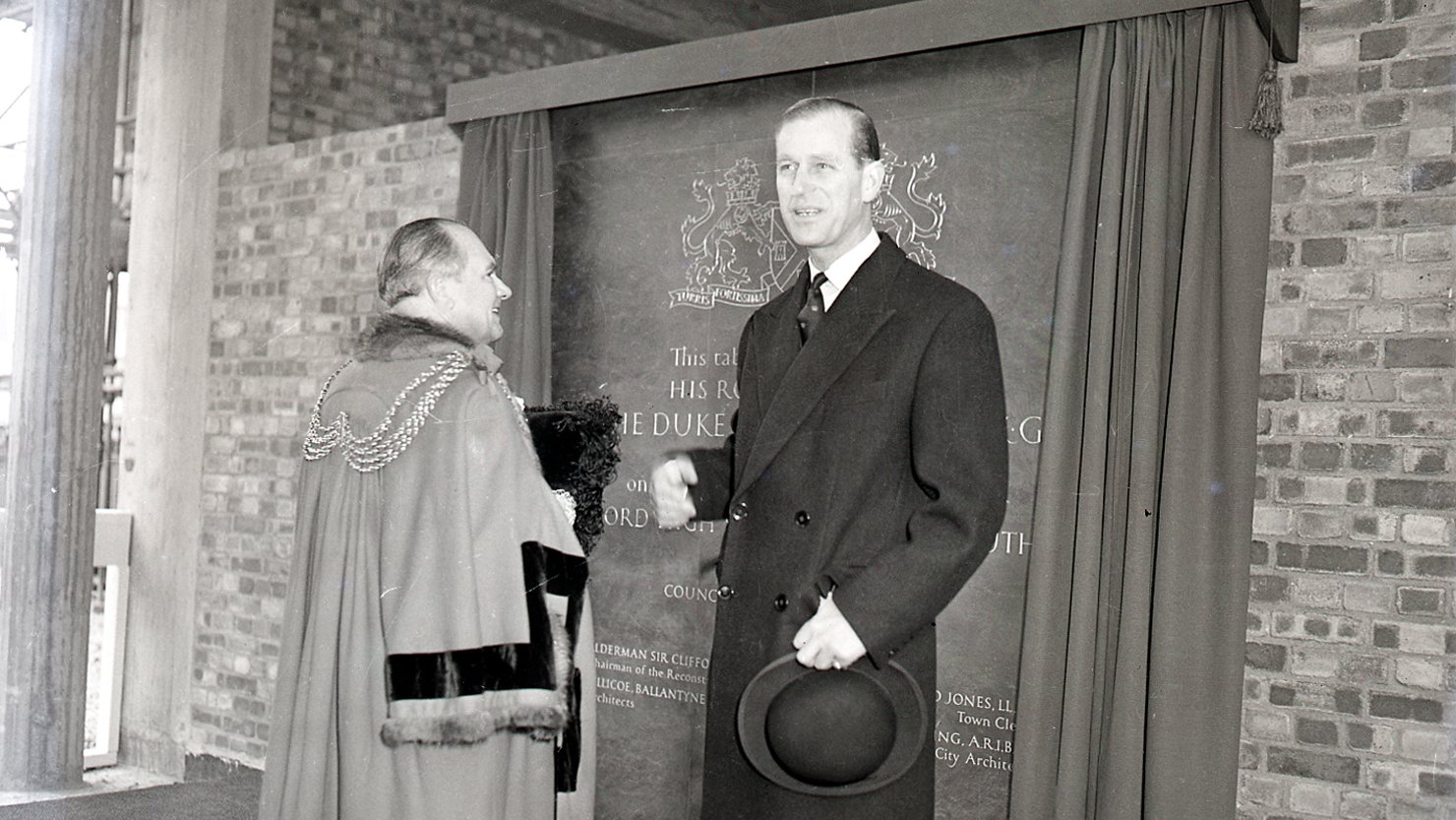 Prince Philip unveils a large tablet inside the incomplete Civic Centre in March 1960 © Mirrorpix