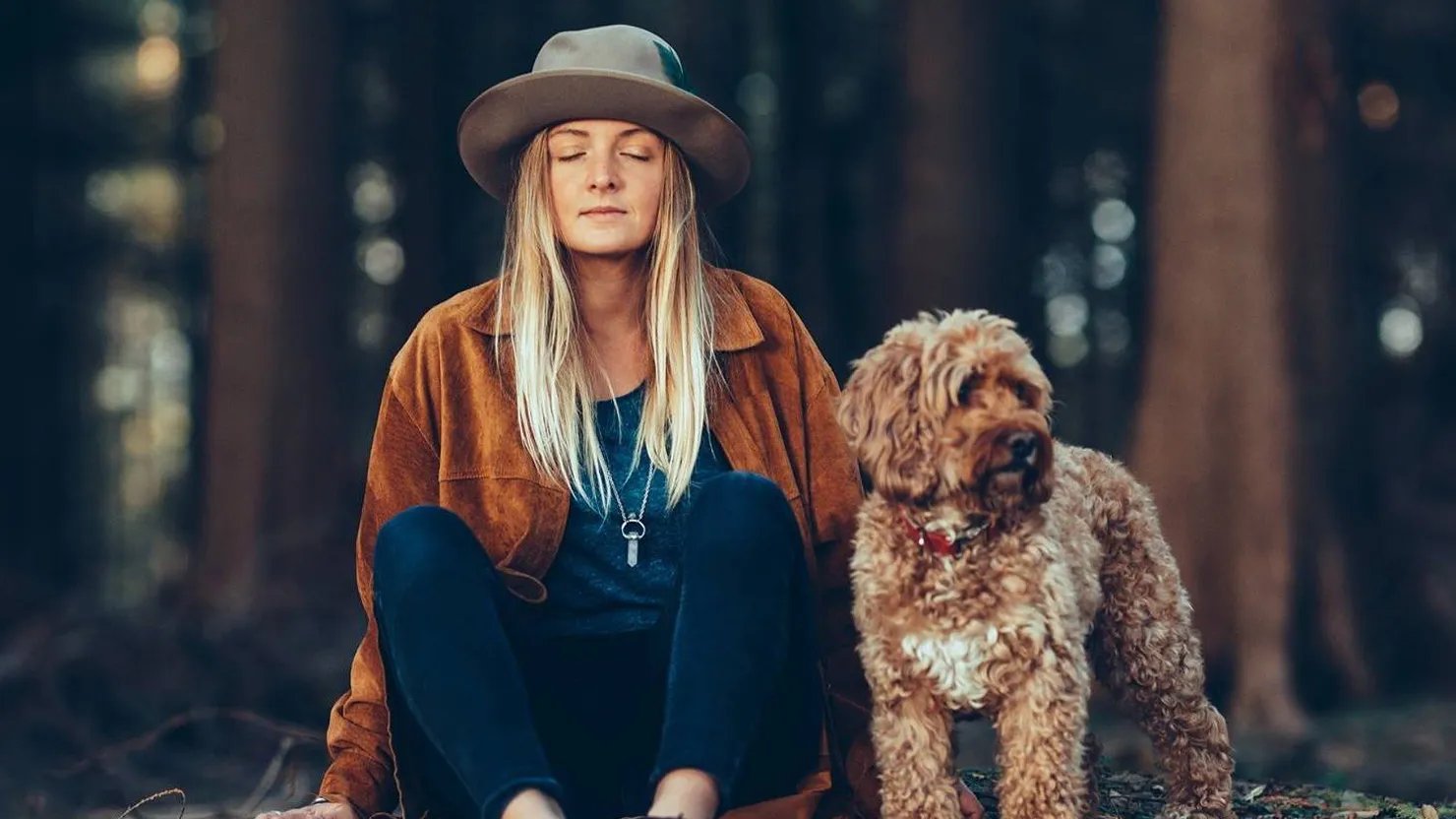 South West-based singer/songwriter Alex Hart