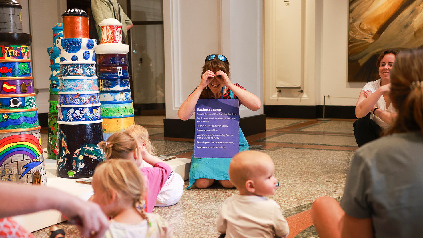 A facilitator leading a preschooler workshop in a museum space