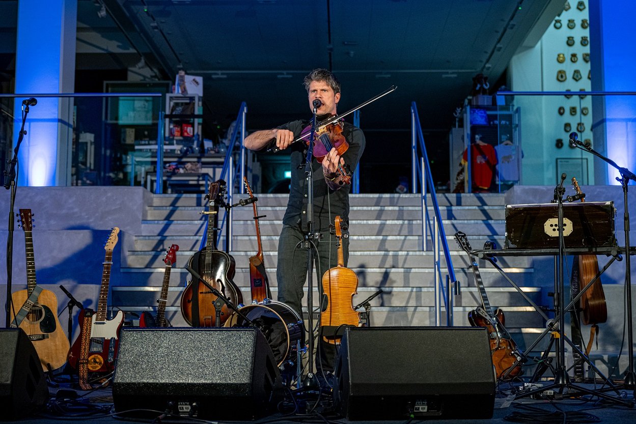 Seth Lakeman in concert at The Box, February 2022. Image by Greenbeanz.