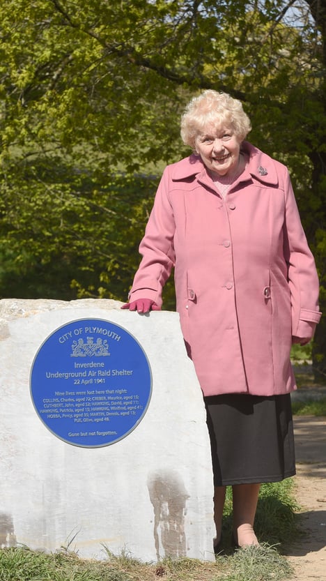Shirley Stapley with the Inverdene air raid shelter plaque.