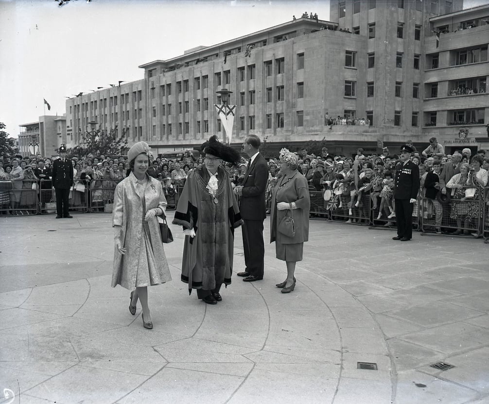 Queen Elizabeth and the Lord Mayor of Plymouth walk along Royal Parade towards the Civic Precinct on 27 July 1962 (Mirrorpix)