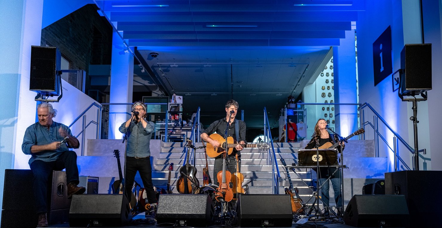 Seth Lakeman and musicians in concert at The Box, February 2022. Image by Greenbeanz.