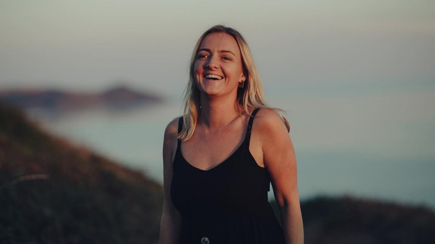 South West-based singer/songwriter Alex Hart