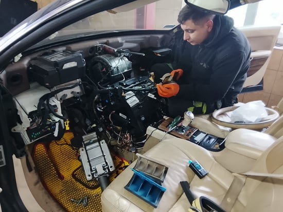 Image of working-mechanics
