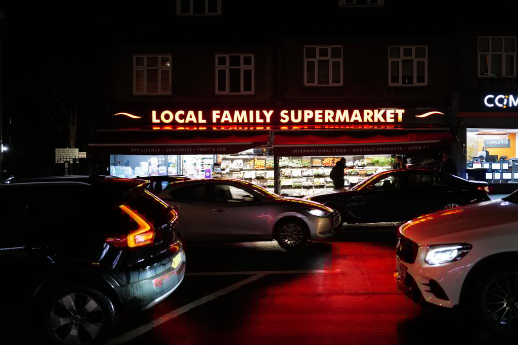 Friday night rush hour on Forest Road (finally have broken the habit and posted a landscape image).