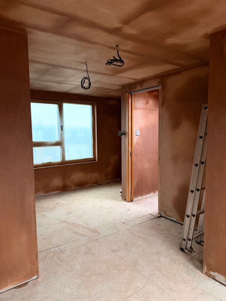 The loft got plastered yesterday, was a very long day for the two guys who did it, I did not envy them.