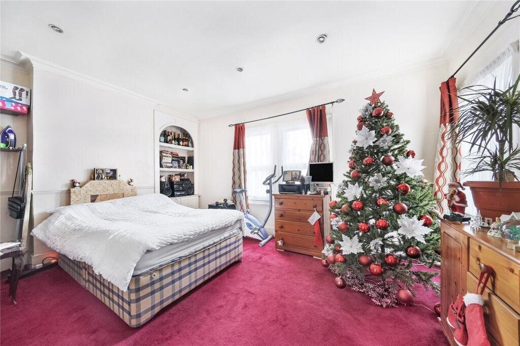 A bedroom pic from Rightmove