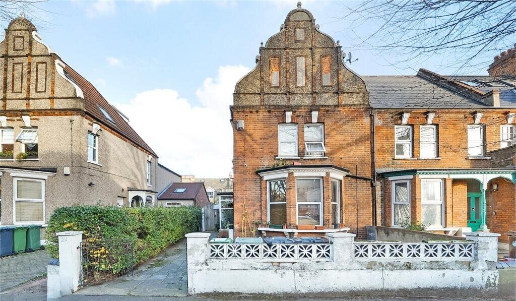 The main house listing pic from Rightmove