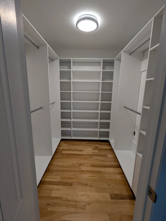 suspended white walk-in with open shelves and hanging — HITO